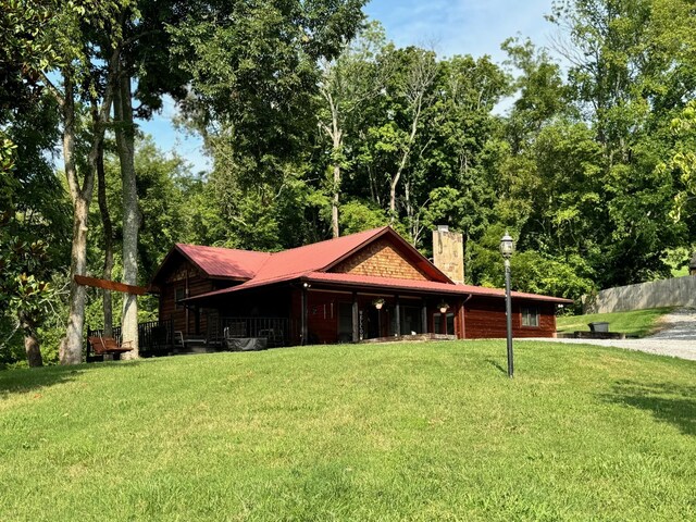 view of front of home with a front lawn