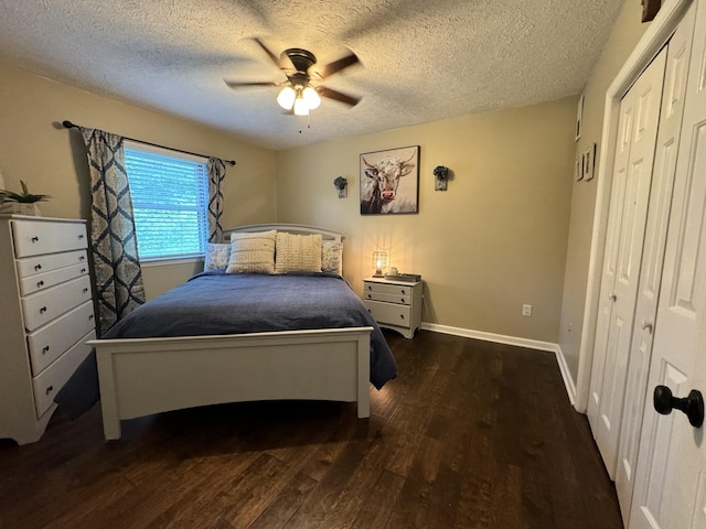 bedroom with a textured ceiling, ceiling fan, wood-type flooring, and a closet