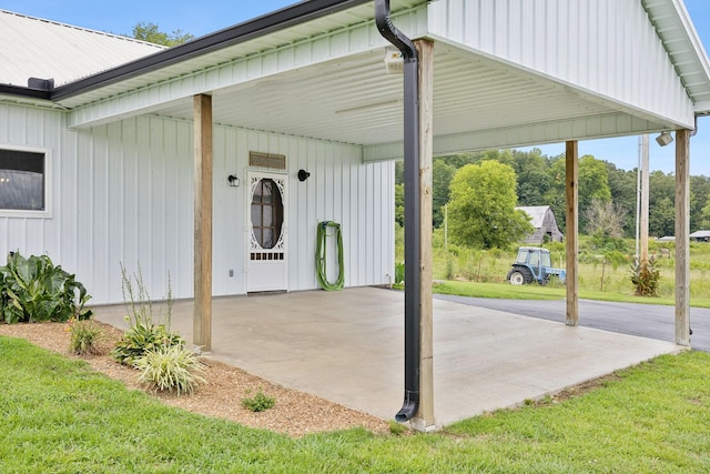 property entrance with a yard