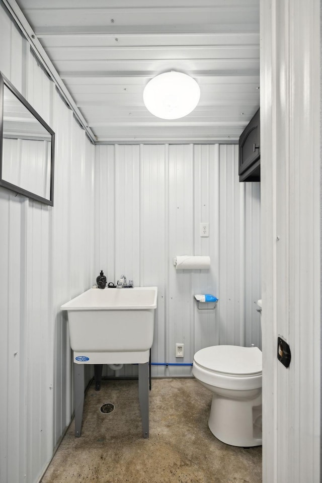 bathroom with concrete floors