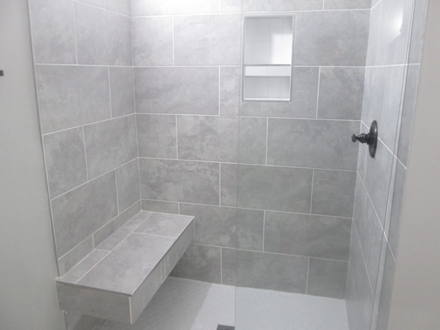 bathroom featuring tiled shower