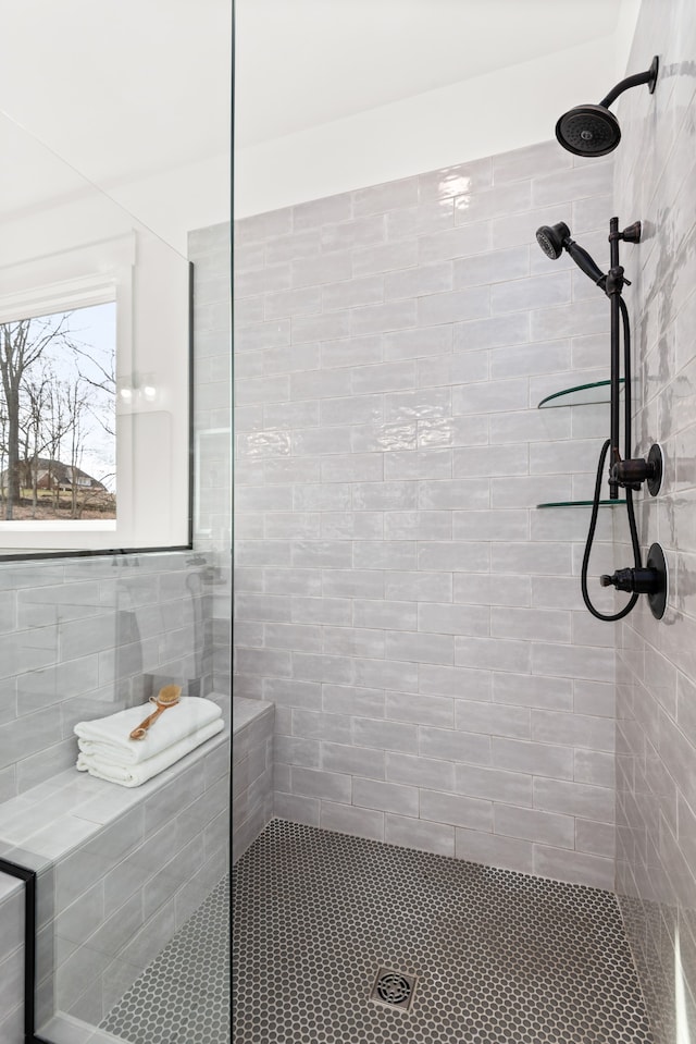 bathroom featuring tiled shower