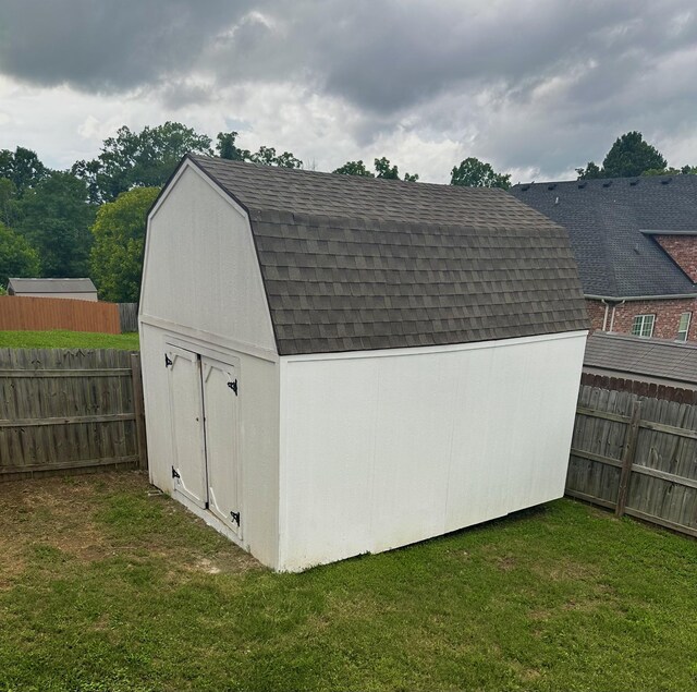 view of outbuilding featuring a yard