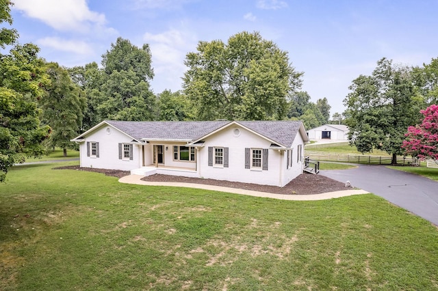 ranch-style house with covered porch and a front yard