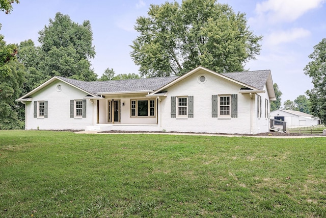 view of front of property with a front yard