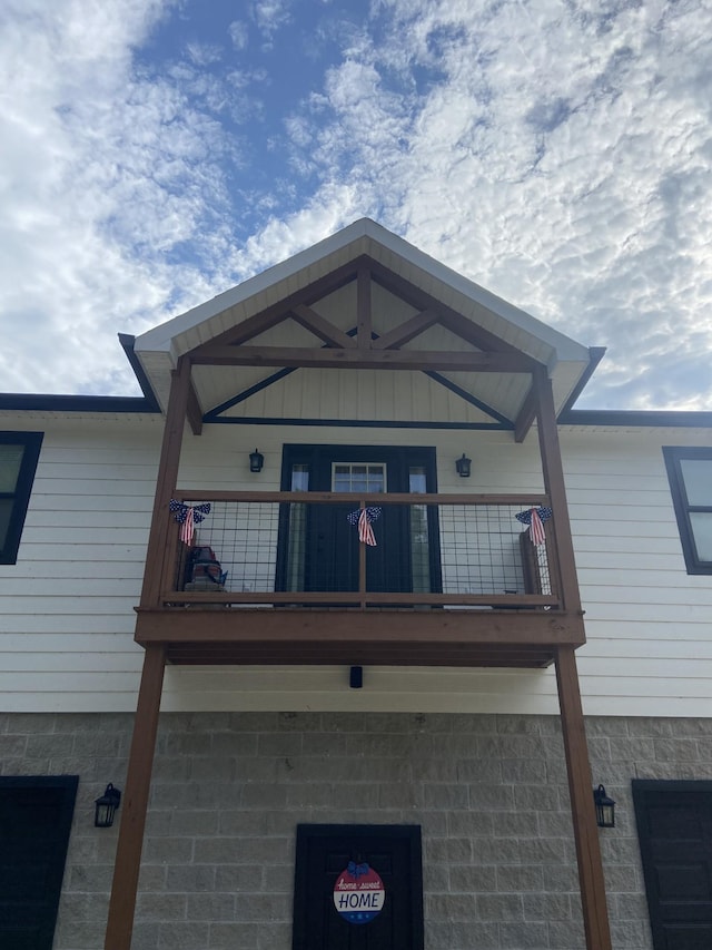 exterior space featuring a balcony