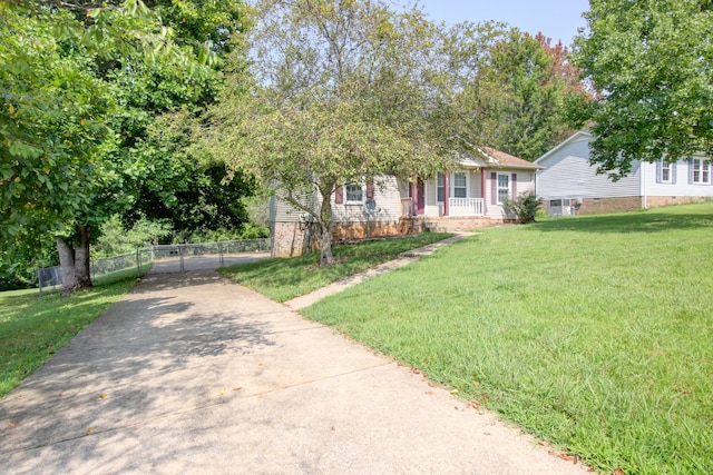 view of front facade featuring a front yard and covered porch