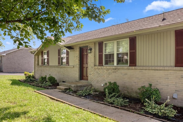 ranch-style house with a front yard