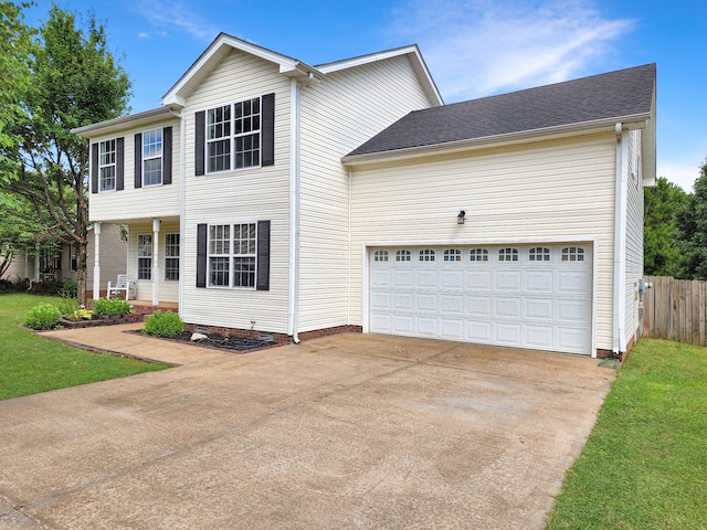 view of front facade with a front lawn