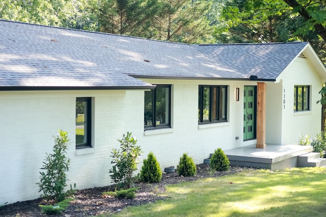 back of house featuring a yard