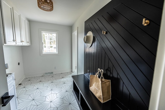 laundry area with laundry area, visible vents, and baseboards