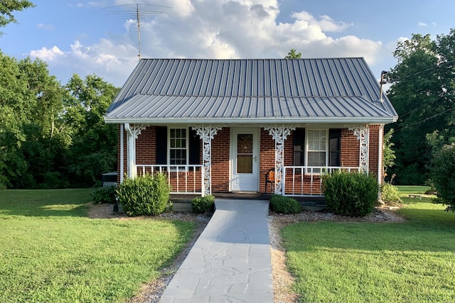 view of front facade with a porch and a front yard