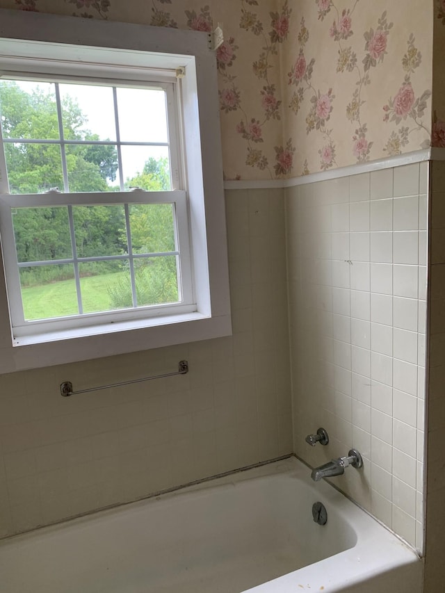 bathroom featuring a bathtub