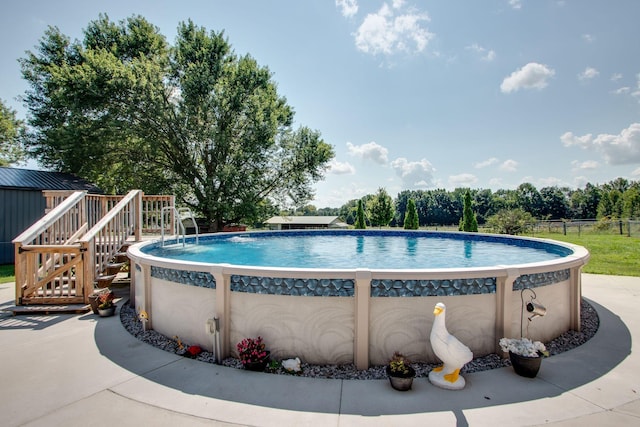 view of swimming pool