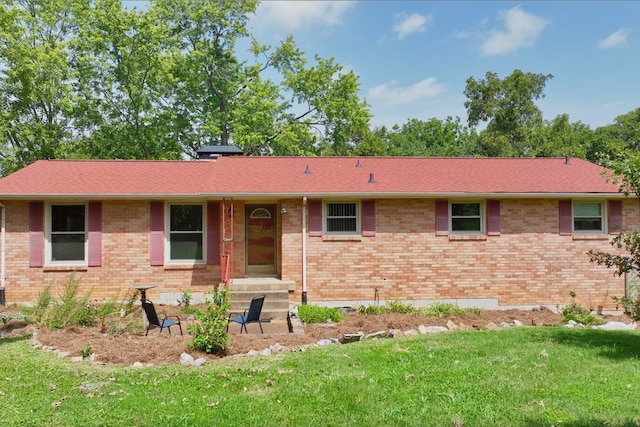 single story home featuring a front lawn