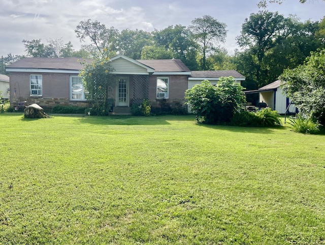 single story home featuring a front lawn