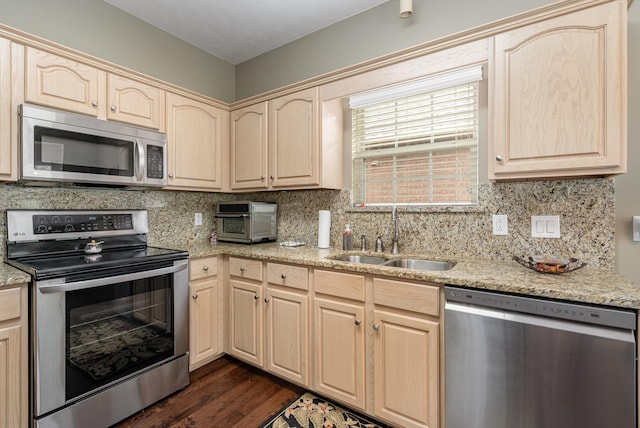 kitchen with sink, stainless steel appliances, tasteful backsplash, dark hardwood / wood-style flooring, and light brown cabinets