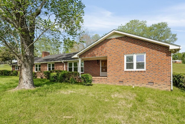 ranch-style home featuring a front yard