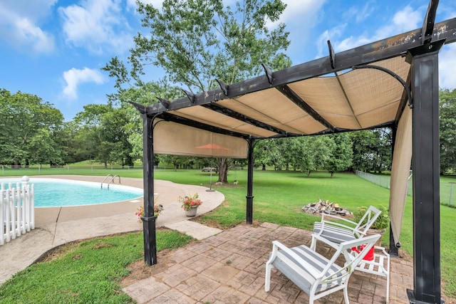 view of swimming pool with a patio area, a pergola, and a lawn