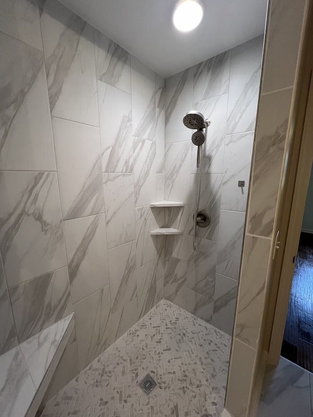 bathroom featuring tiled shower