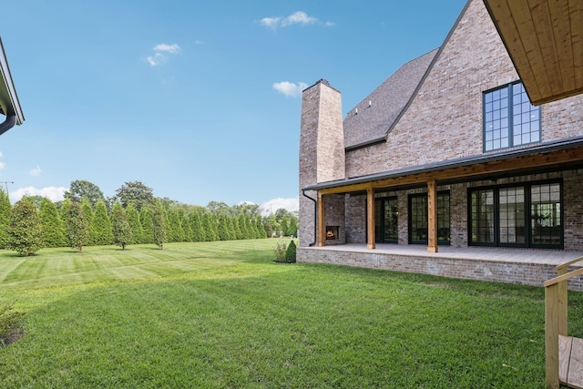 view of yard featuring a patio