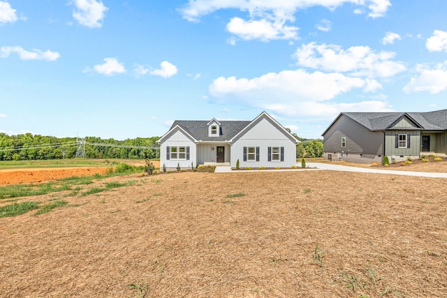 view of front of home with a front lawn