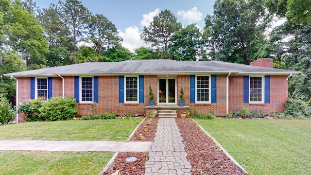 single story home featuring a front yard