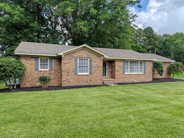 single story home featuring a front lawn