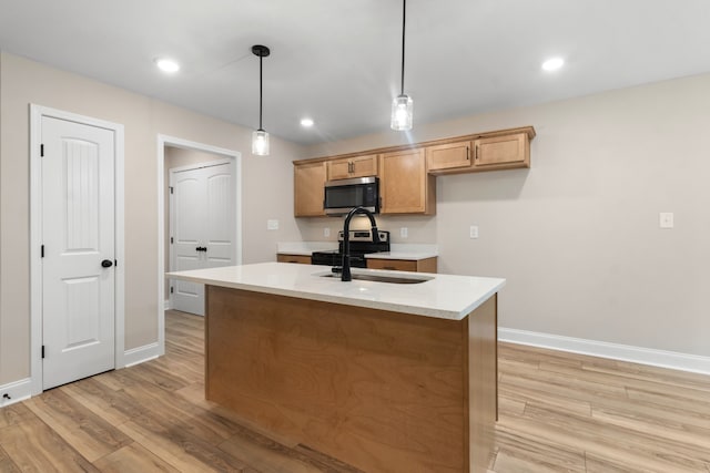 kitchen featuring light hardwood / wood-style flooring, a center island with sink, electric stove, hanging light fixtures, and sink