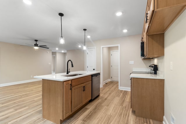 kitchen with light hardwood / wood-style flooring, sink, stainless steel dishwasher, a kitchen island with sink, and ceiling fan