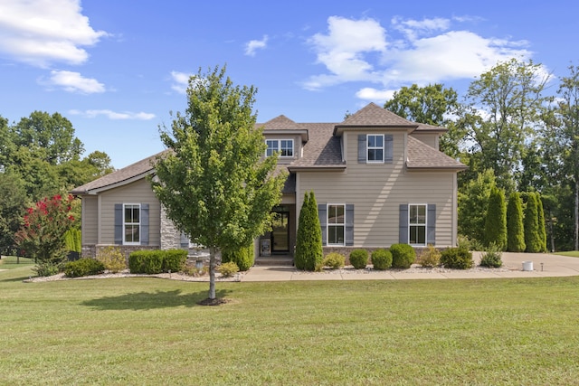 view of front of home featuring a front yard