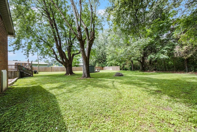 view of yard featuring an outdoor fire pit