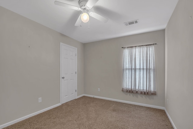 carpeted empty room featuring ceiling fan