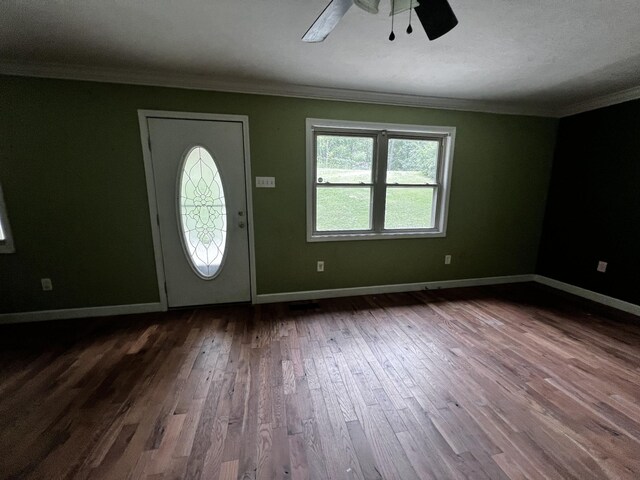 entryway with ceiling fan, baseboards, crown molding, and wood finished floors