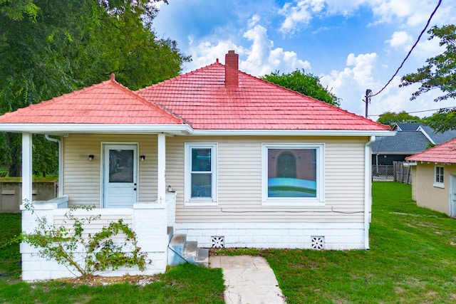 view of front of house with a front lawn and covered porch