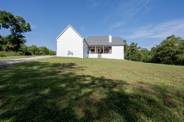 view of front of house with a front lawn