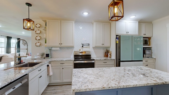 kitchen featuring tasteful backsplash, stainless steel appliances, light hardwood / wood-style floors, hanging light fixtures, and sink