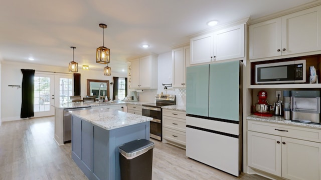 kitchen with pendant lighting, light hardwood / wood-style floors, appliances with stainless steel finishes, and kitchen peninsula