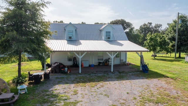 view of front facade with a front yard