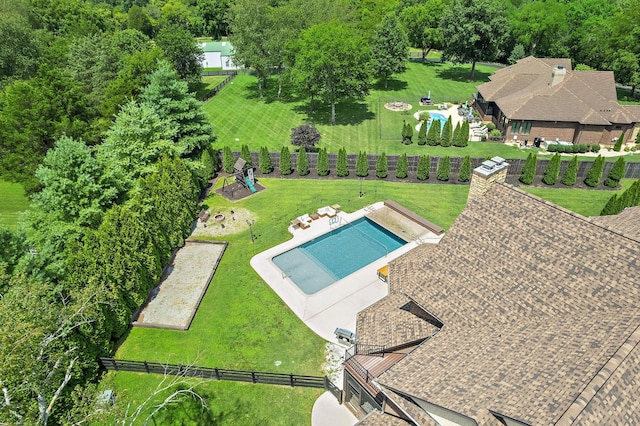 view of swimming pool