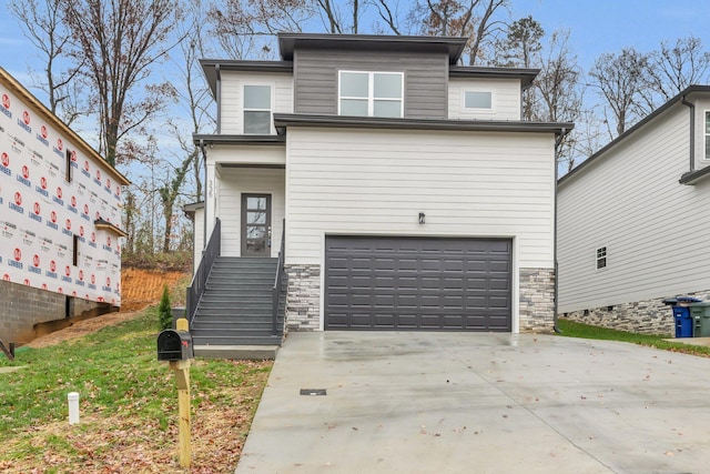 view of front facade featuring a garage