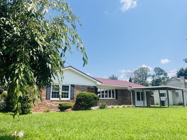 view of front of property with a front yard