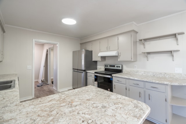 kitchen with gray cabinets, stainless steel appliances, crown molding, and light wood-type flooring