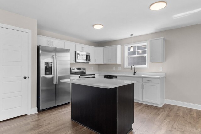 138 Anderson Pl, Clarksville, TN 37042 - kitchen featuring light countertops, baseboards, appliances with stainless steel finishes, and light wood-style flooring