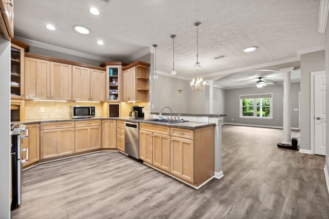 kitchen featuring crown molding, light wood-type flooring, kitchen peninsula, ceiling fan with notable chandelier, and stainless steel appliances