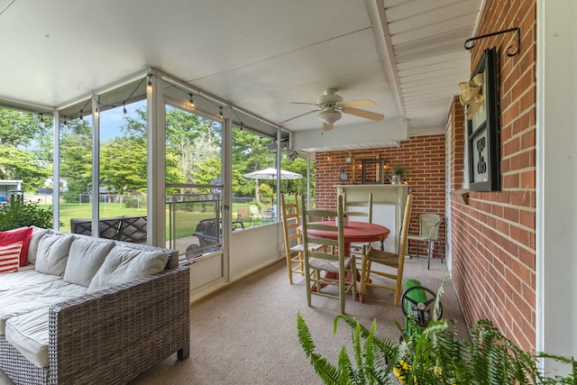 sunroom featuring ceiling fan