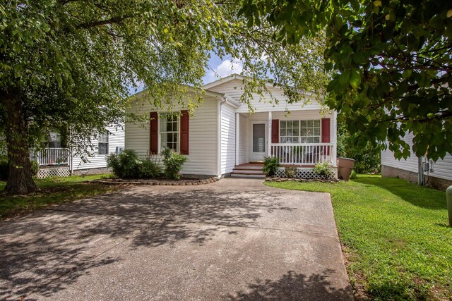 view of front of home featuring a porch and a front lawn