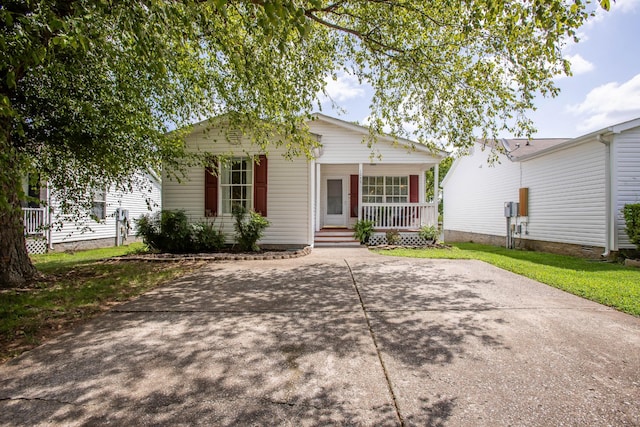 single story home with a porch and a front yard