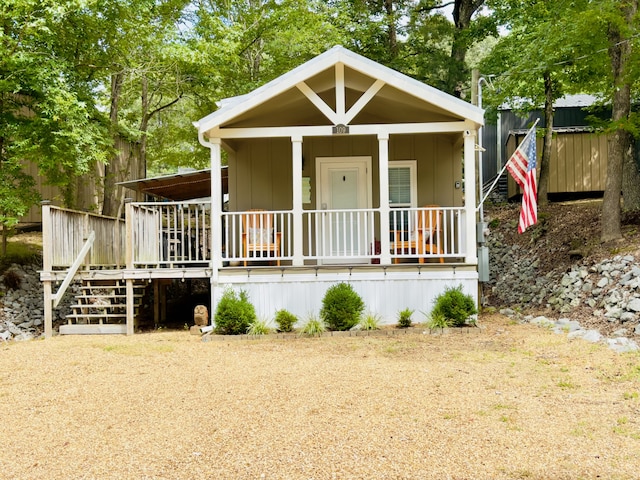 view of front of house with a porch