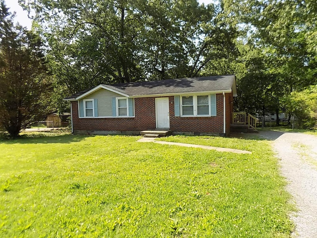 ranch-style house with a front yard